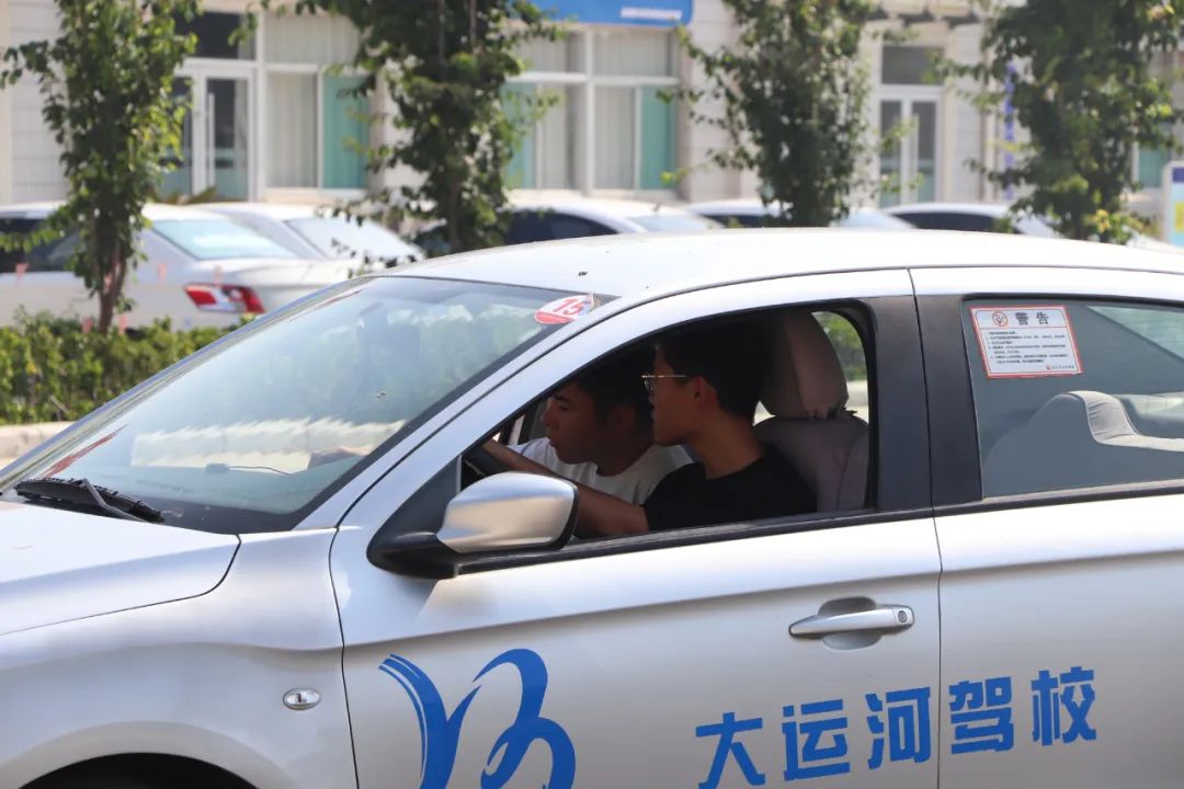 【濟寧大運河駕校】“第十屆學(xué)車夏令營”第一批大學(xué)生順利拿證！(圖3)